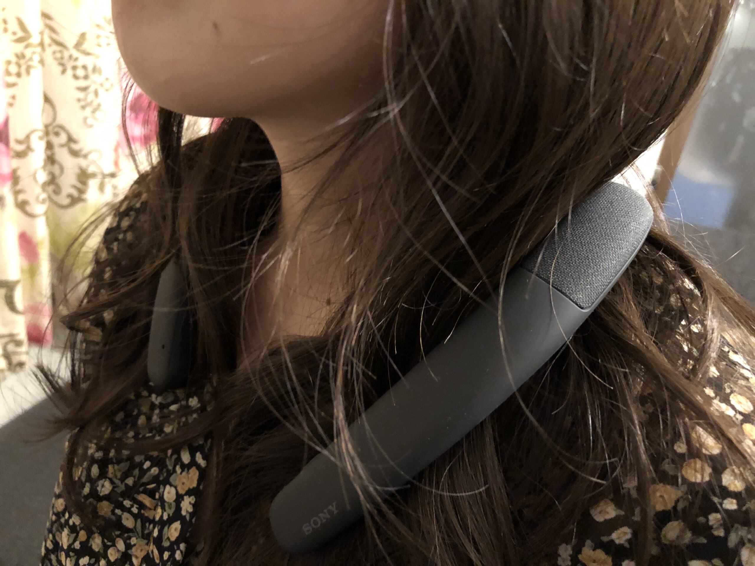 ネックバンドスピーカー